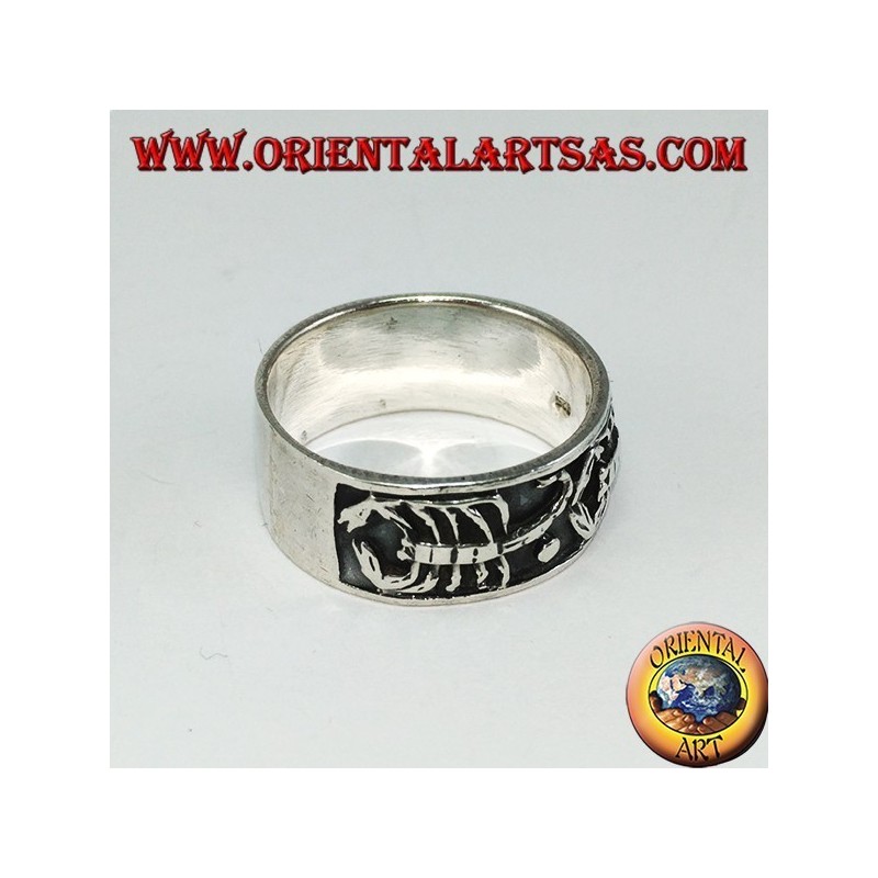 Anillo de plata con escorpiones en bajorrelieve