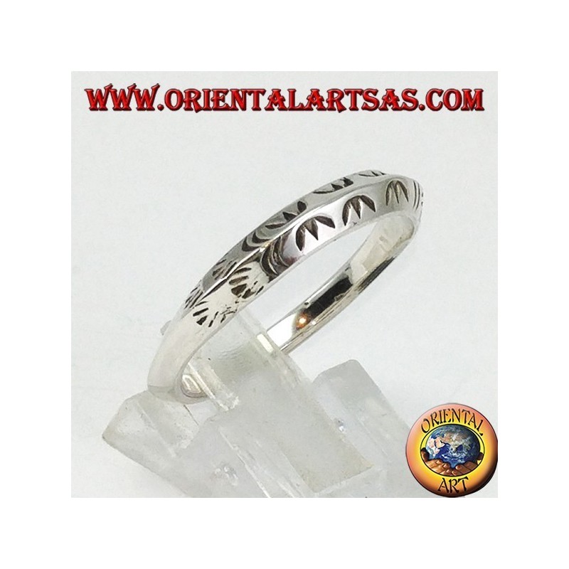 Silver ring with triangular profile carved by hand