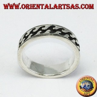 Anello fedina in argento con intarsi profondi