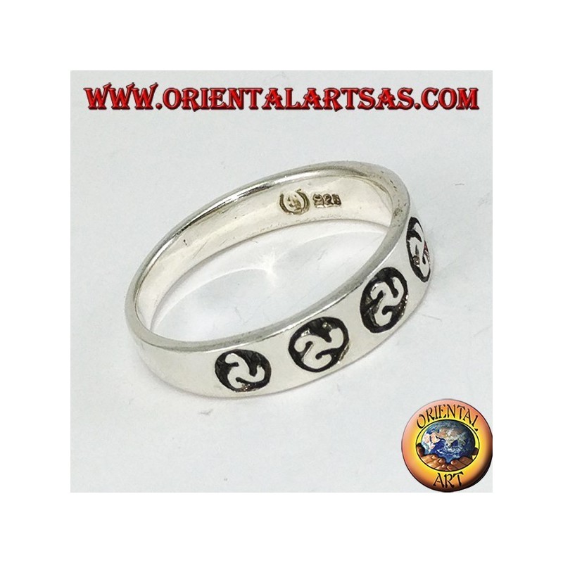 Bague en argent avec bas-relief triskele triskele
