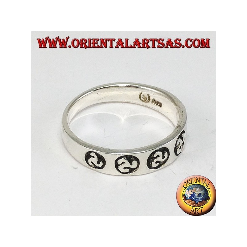 Bague en argent avec bas-relief triskele triskele
