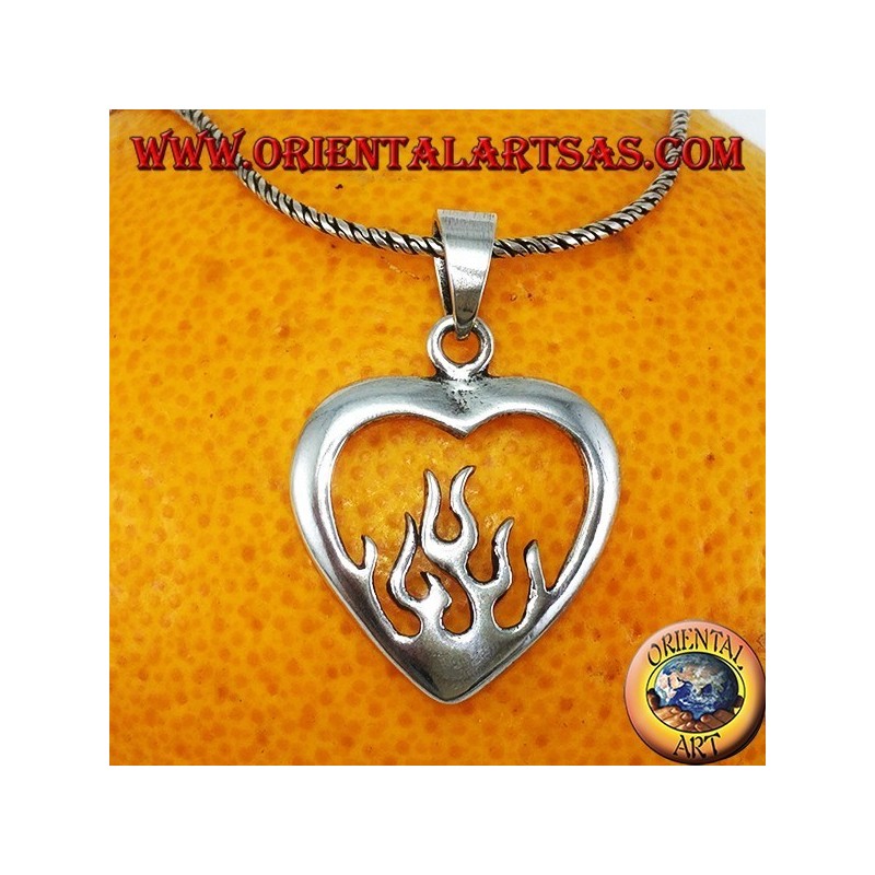 Pendentif en argent, coeur avec feu