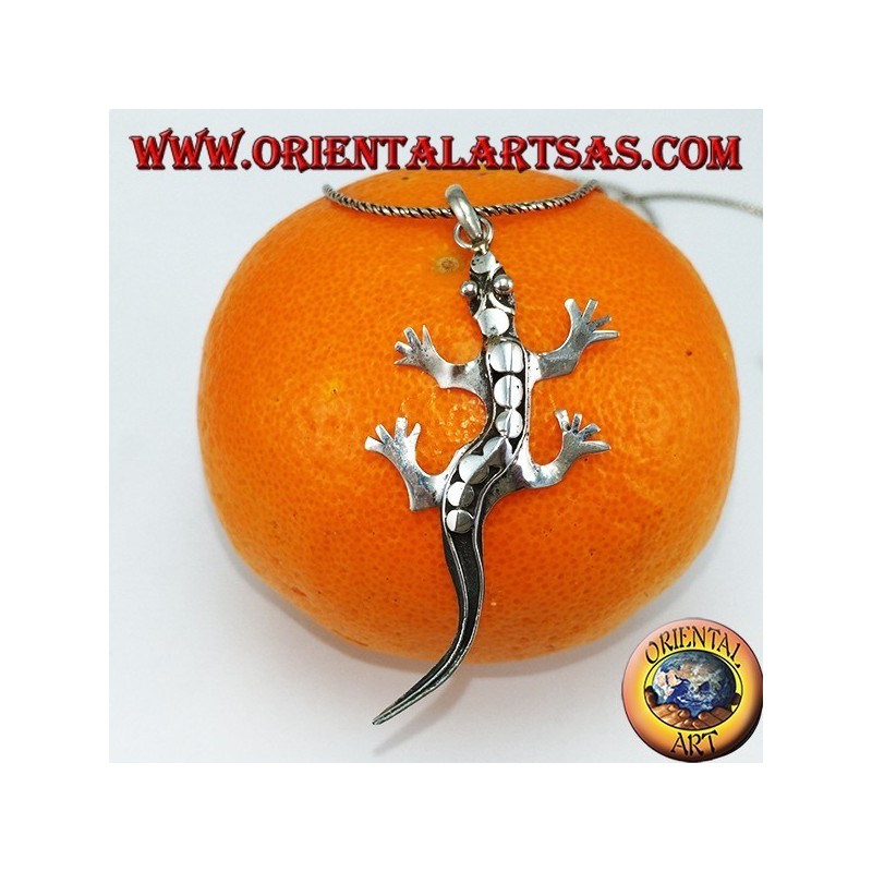 Pendant in gecko silver with studs on the back
