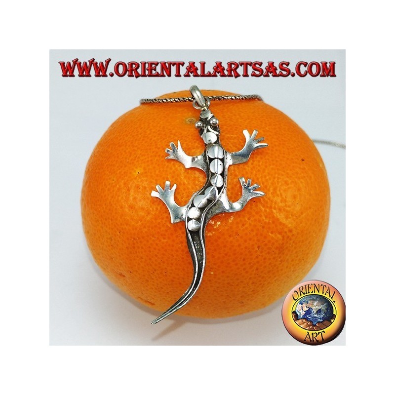 Anhänger in Gecko Silber mit Nieten auf der Rückseite