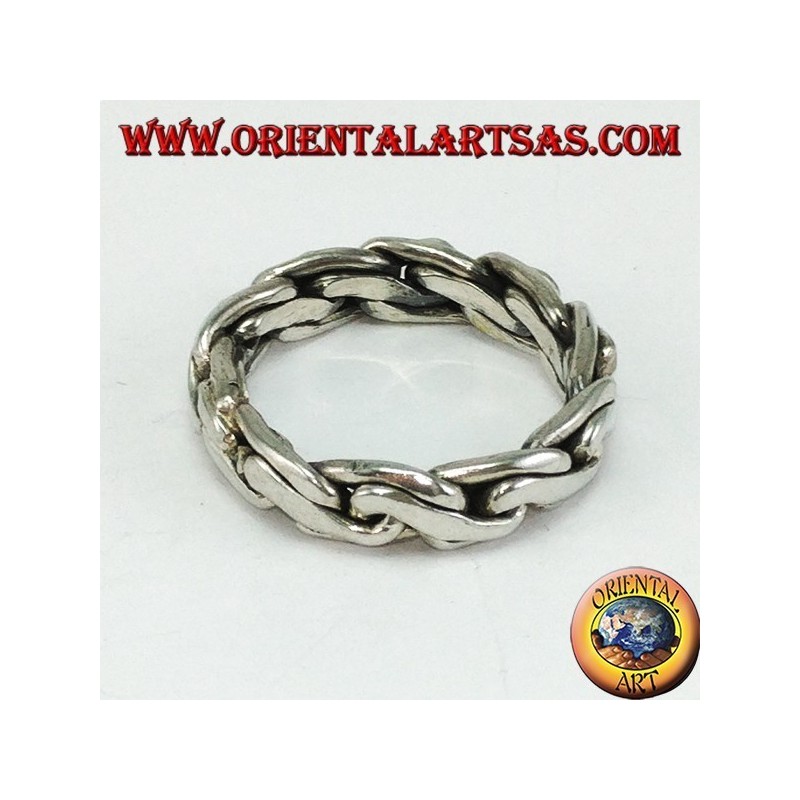 Anillo de plata con una cadena bizantina