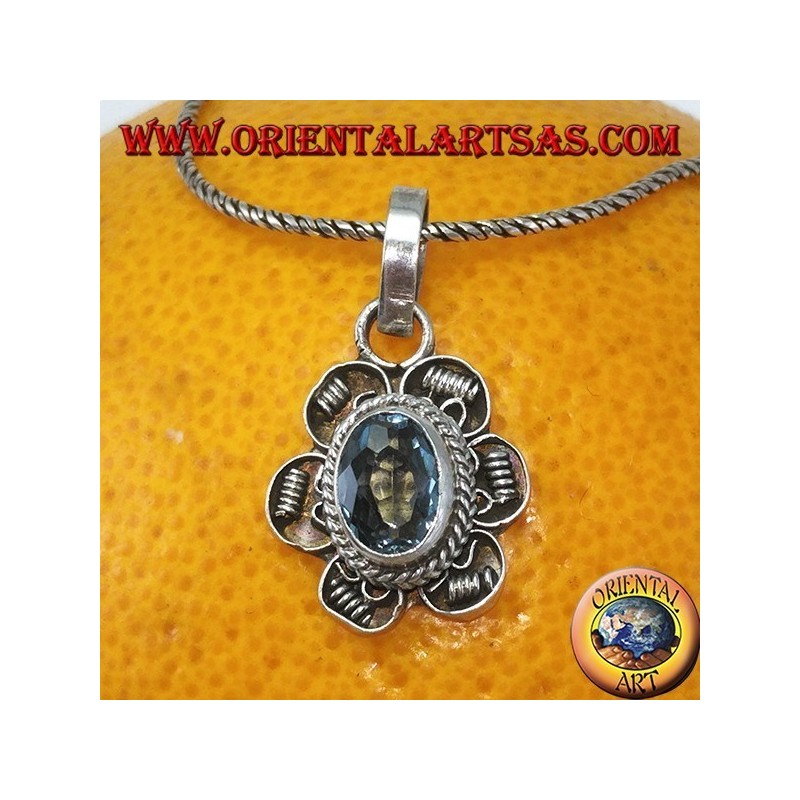 Anhänger in Silber Blume mit ovalen blauen Topas