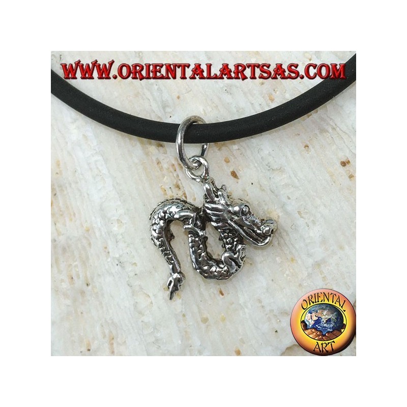 Pequeño dragón chino colgante en plata