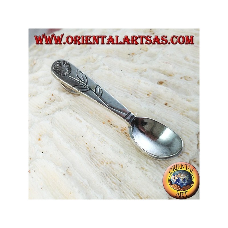 Pendentif en cuillère à café en argent avec une fleur gravée