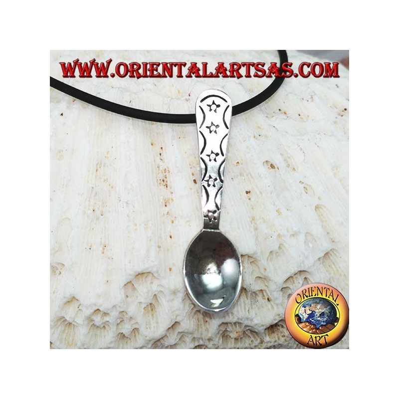 Pendentif en argent, petite cuillère à thé avec des étoiles gravées