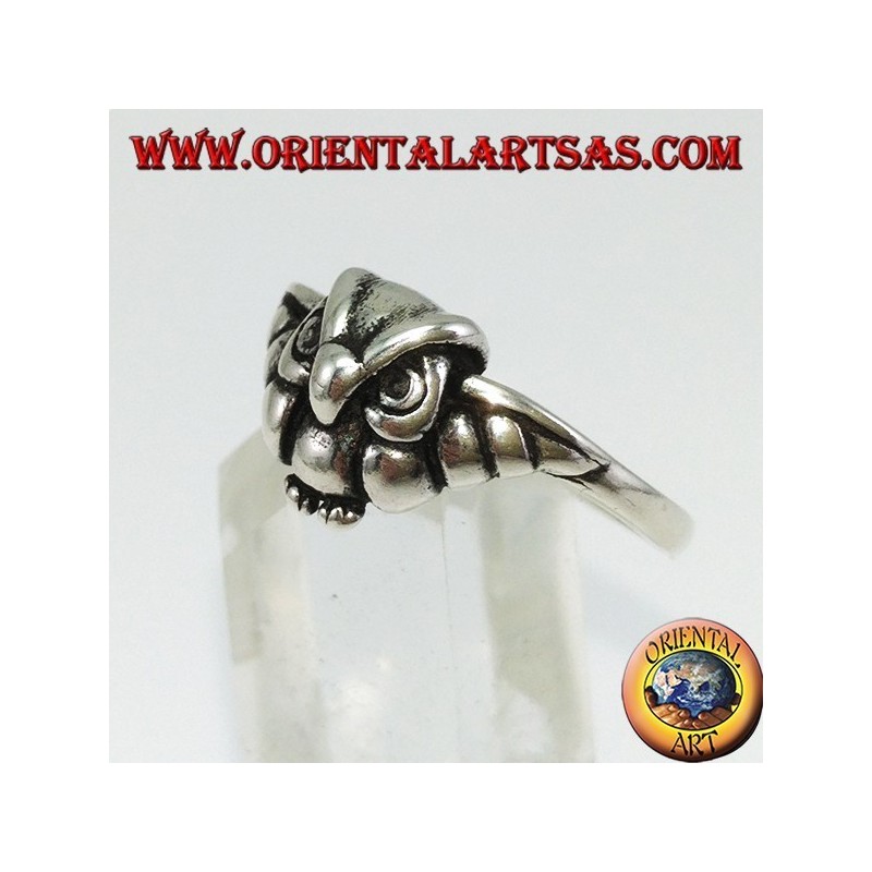 Pequeño anillo de plata con búho