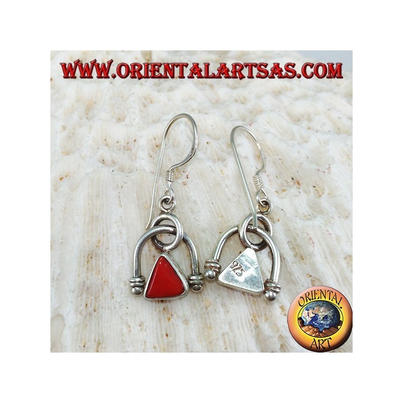 Boucles d'oreilles en argent avec corail triangulaire naturel