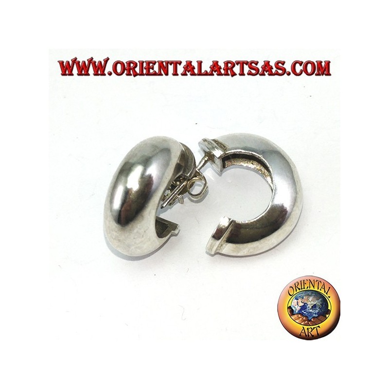 Large boucles d'oreilles en argent avec un fermoir papillon