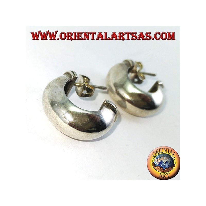 Large boucles d'oreilles en argent avec un fermoir papillon