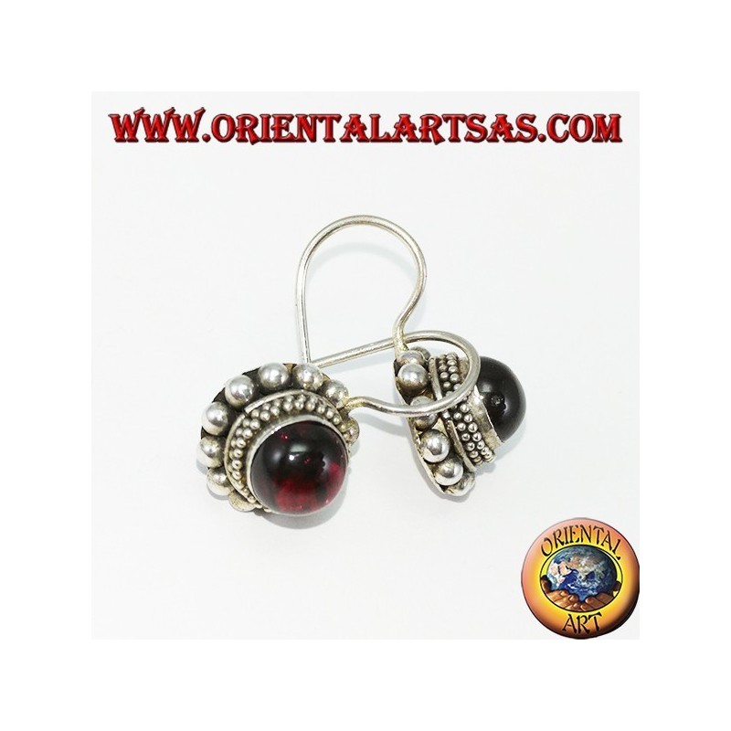 Boucles d'oreilles en argent avec grenat rond cabochon