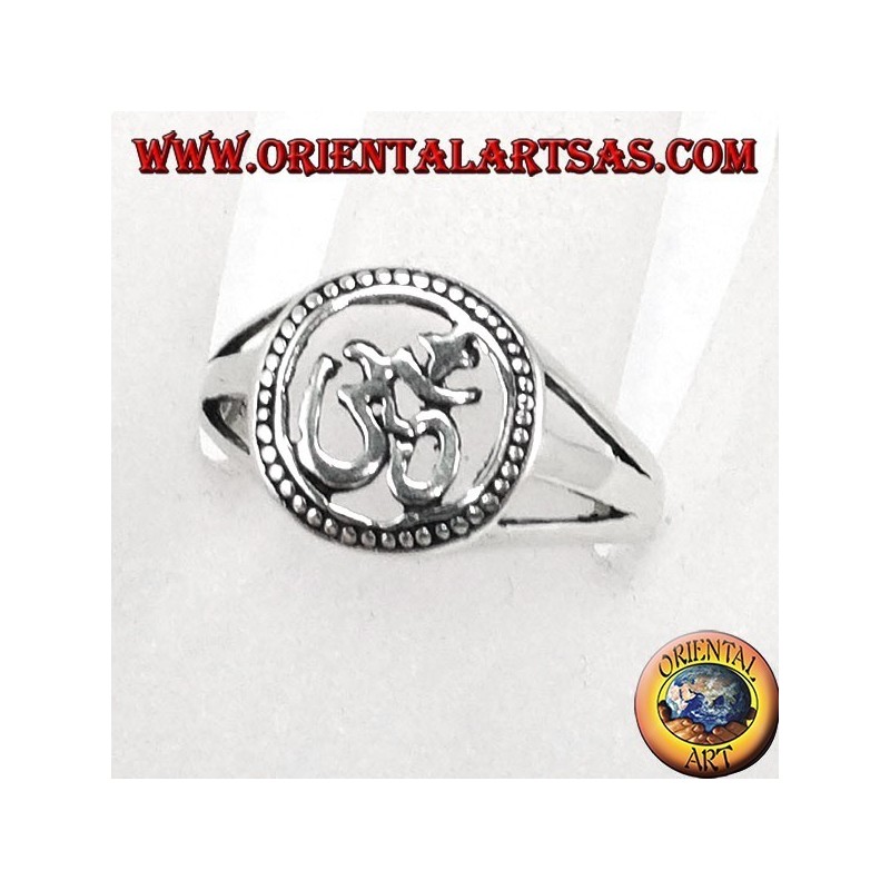 Silberner Ring, mit Oṃ das heiligste hinduistische Mantra