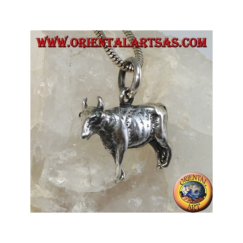 Ciondolo in argento toro tridimensionale