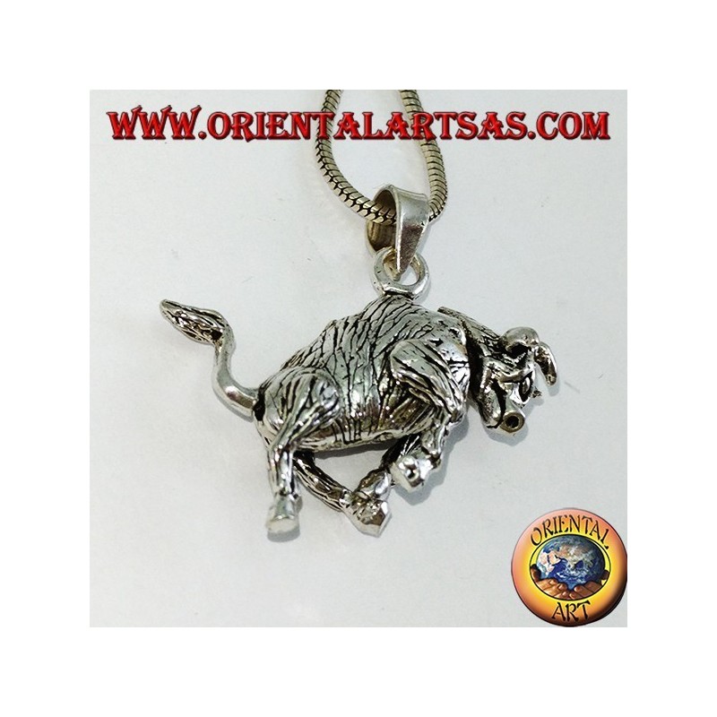Pendentif en taureau en trois dimensions mobile argent déplace les jambes et la tête