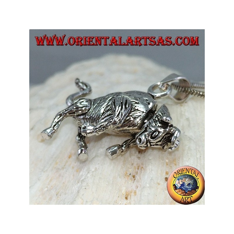 Pendant in silver three-dimensional bull mobile moves legs and head