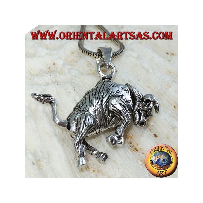 Pendant in silver three-dimensional bull mobile moves legs and head