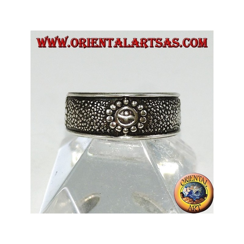 Silver ring from feet or phalanx with chiseled smiles