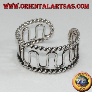 Silver ring burnished by feet or phalanx, wave wire
