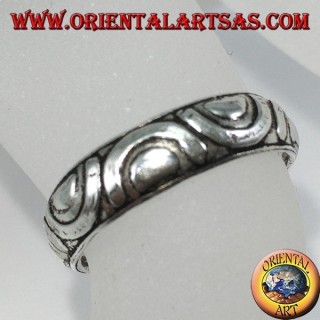 Silver ring with feet or phalanx inlaid with opposing half-circles