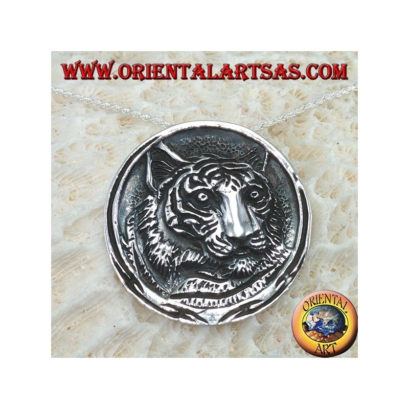 Ciondolo in argento, testa di tigre a medaglione