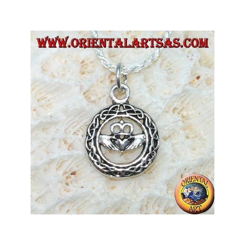 Colgante de plata, claddagh en el círculo del nudo celta