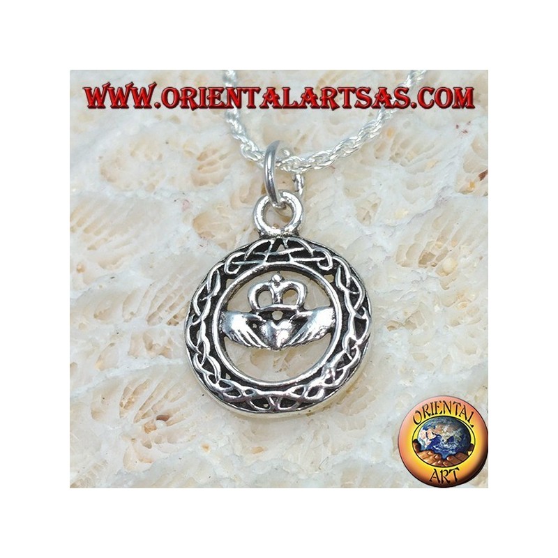 Colgante de plata, claddagh en el círculo del nudo celta