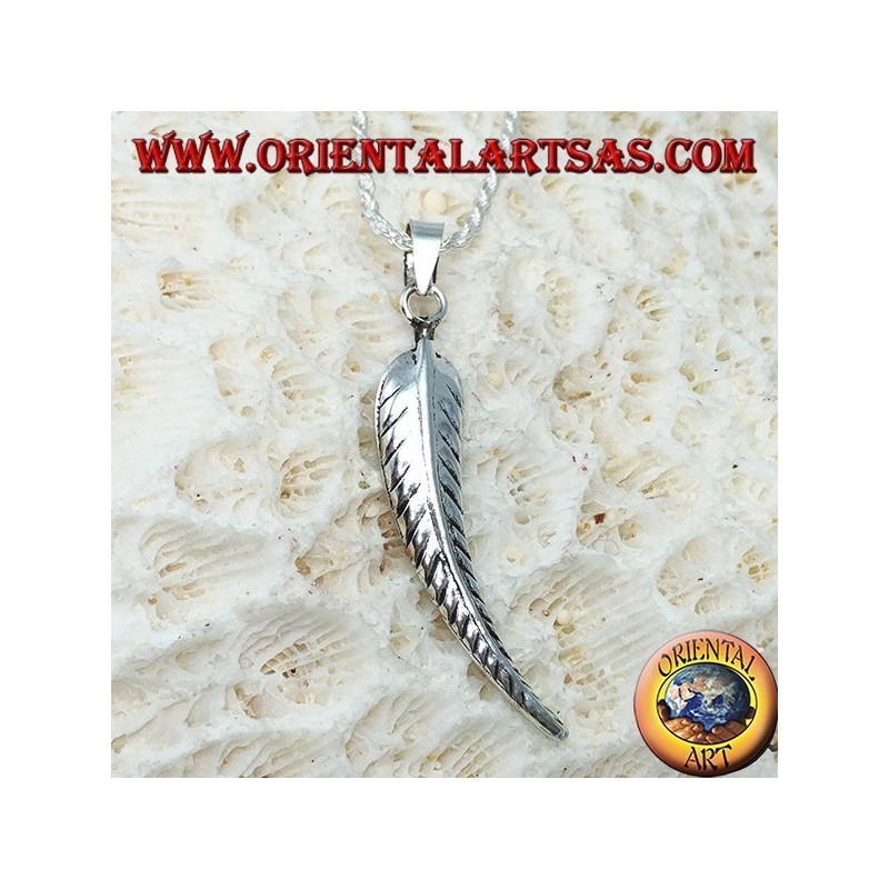 Colgante de plata con forma de pluma de purificación