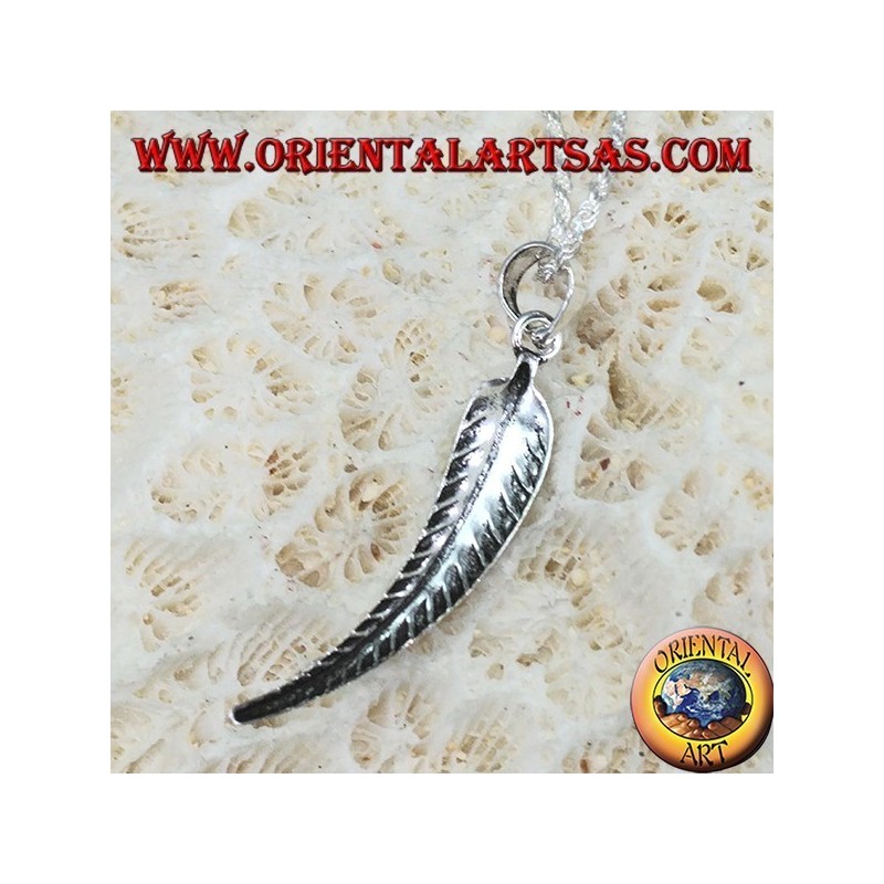 Pendentif en argent sous la forme d'un symbole de la plume de purification
