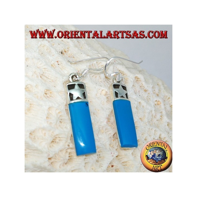 Pendientes de plata con un barril con estrella en bajorrelieve y pasta turquesa