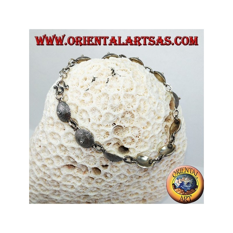 Pulsera de plata, diseño étnico escudo