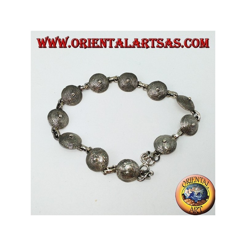 Silbernes Armband, ethnisches Design des Schildes