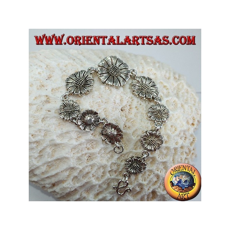 Silbernes Armband in Form von Gänseblümchen