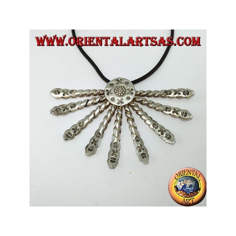 Colgante artesanal de plata con abanico Karen