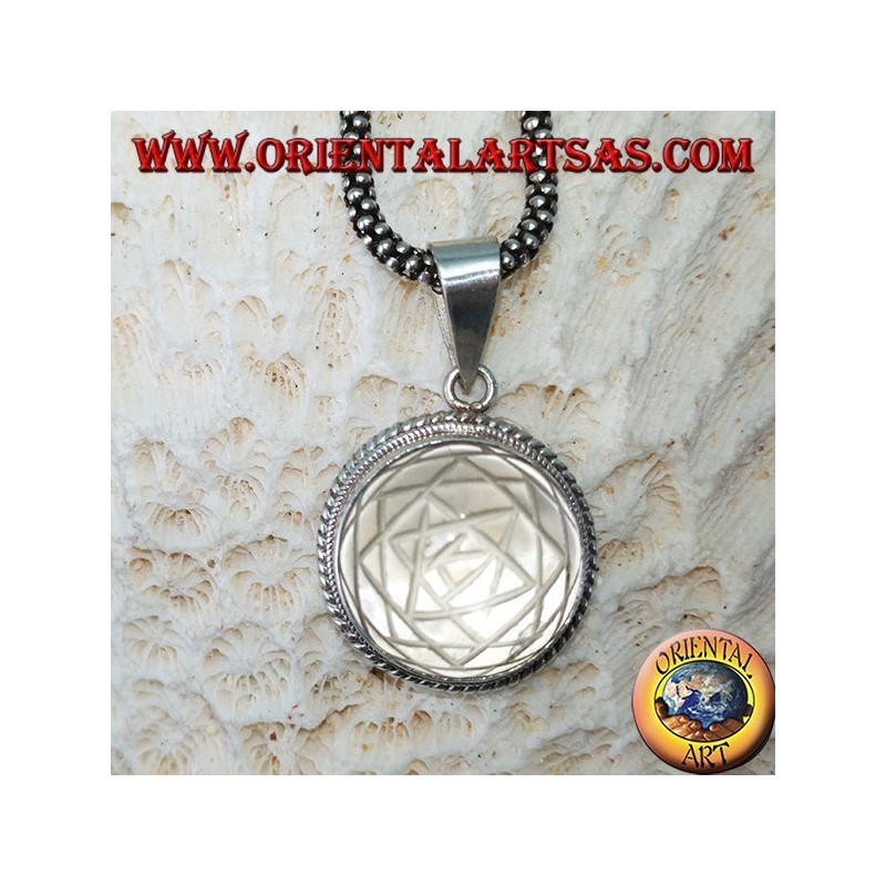 Ciondolo in argento con Sri Yantra inciso nel cristallo di rocca (medio)