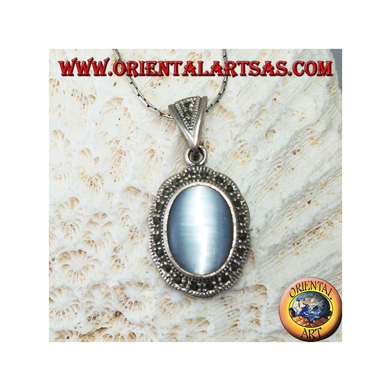 Ciondolo in argento con cimòfane (occhio di gatto grigio) contornato di marcassite