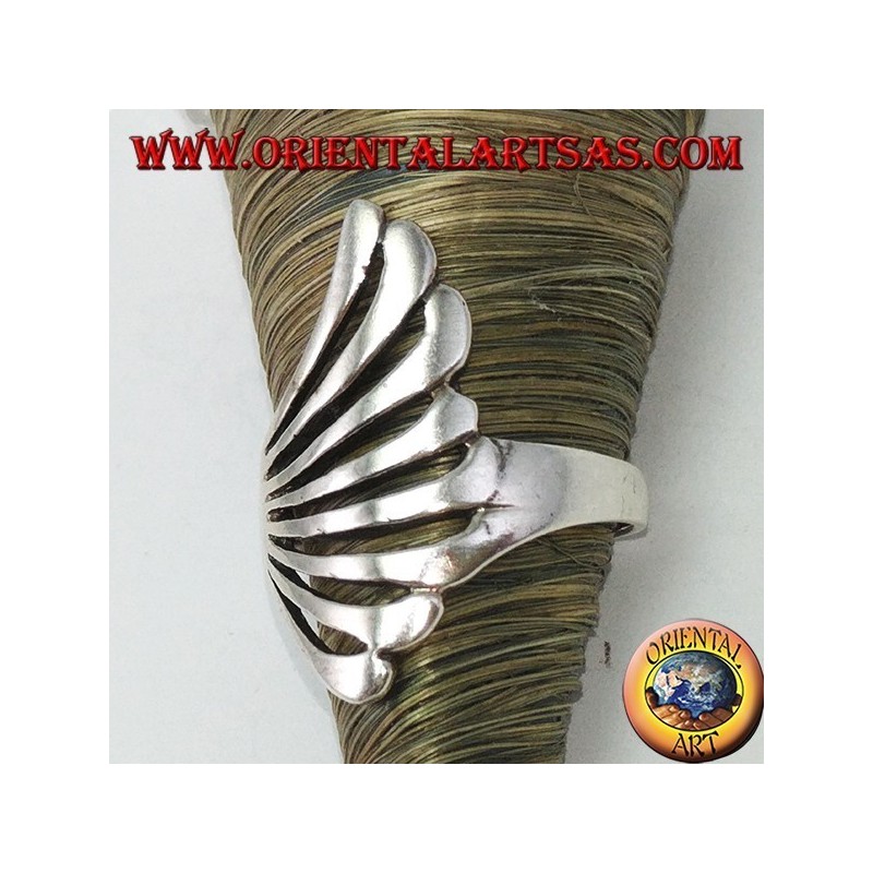 Anillo de plata en forma de abanico