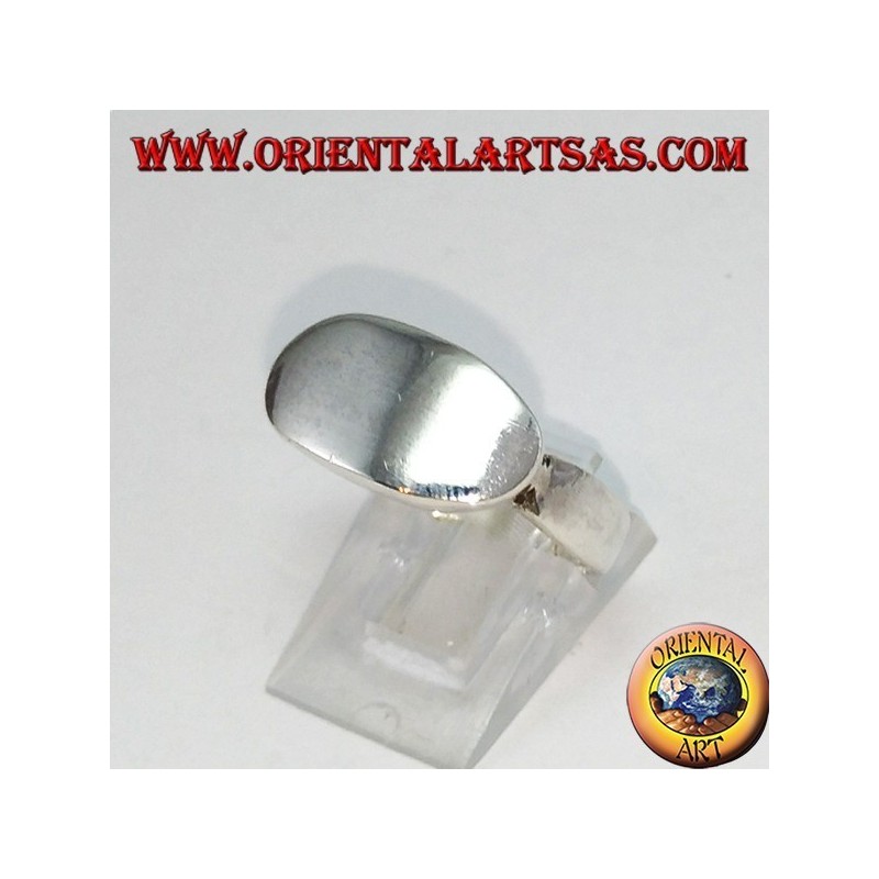 Bague en argent lisse avec une croix ovale