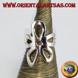 Ring in smooth silver with a flower