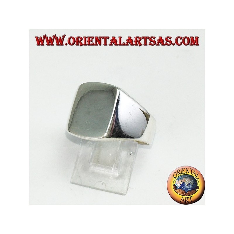 Anillo de plata con un escudo liso rectangular, grabado a petición