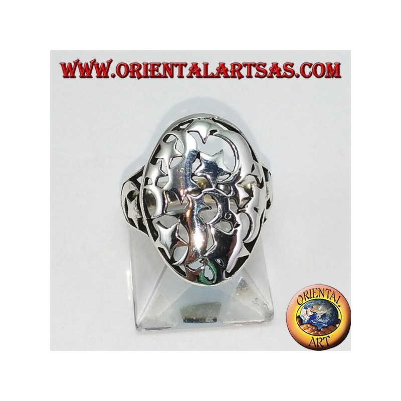 Anillo ovalado de plata, perforado con estrellas y lunas
