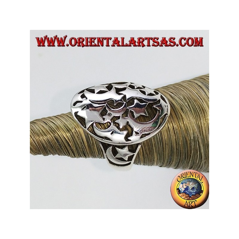 Bague ovale en argent, percée d'étoiles et de lunes