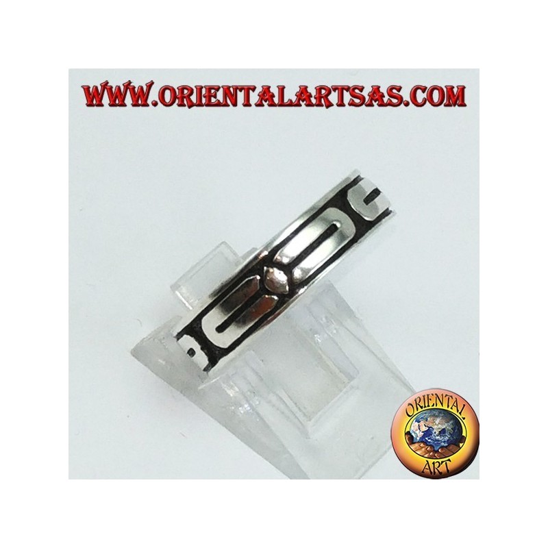 Anillo de alivio en plata con bajorrelieve