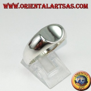 Bague en argent avec un bouclier ovale de traverse concave