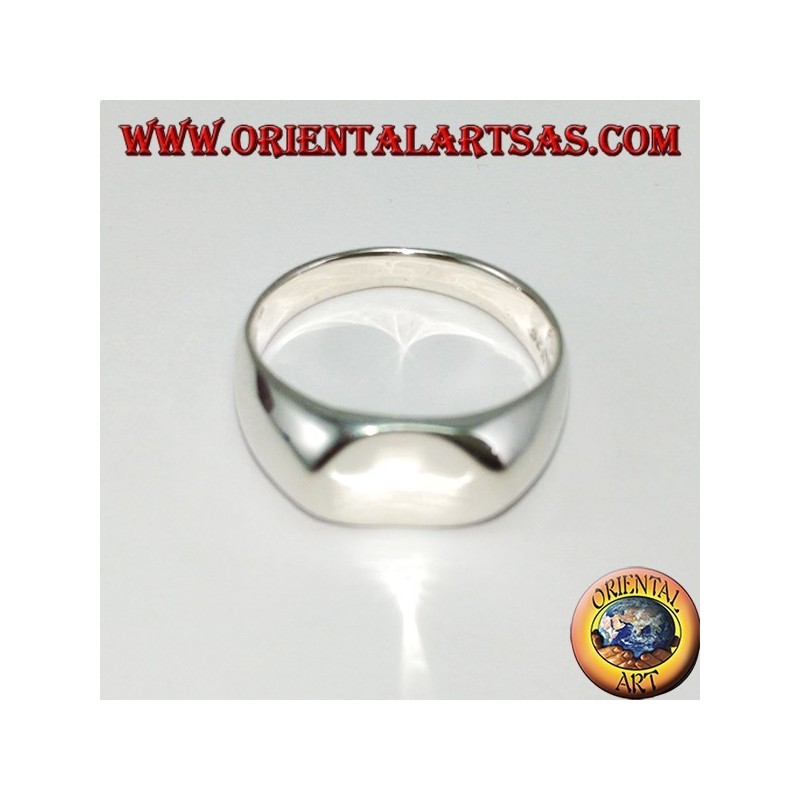 Bague en argent avec un bouclier ovale de traverse concave