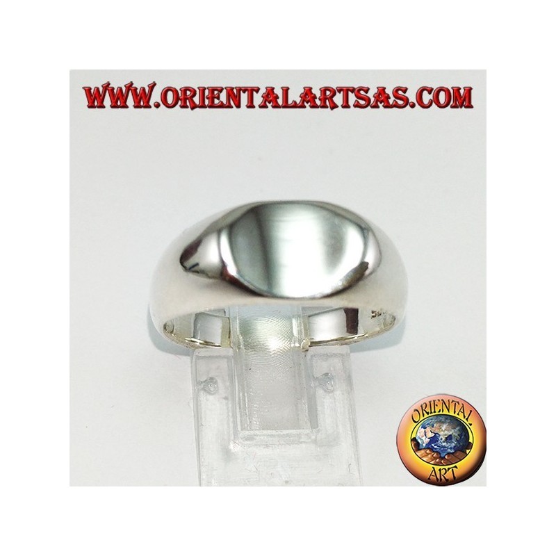 Bague en argent avec un bouclier ovale de traverse concave