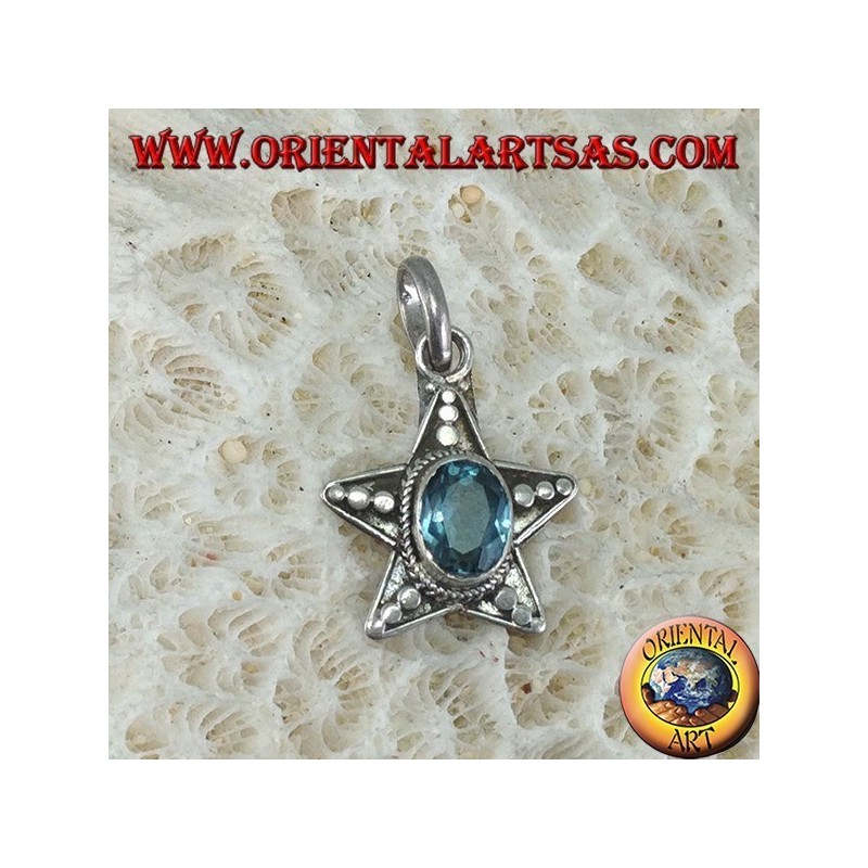 Colgante estrella de plata con topacio azul ovalado