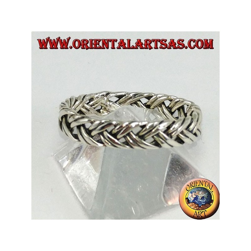 Anillo de plata con un par de hilos entrelazados